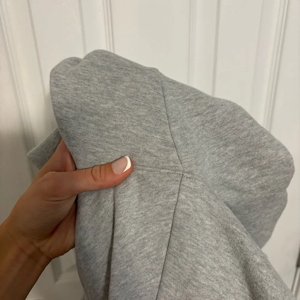 Aritzia TNA Grey Jogger Sweatpants - Image 6