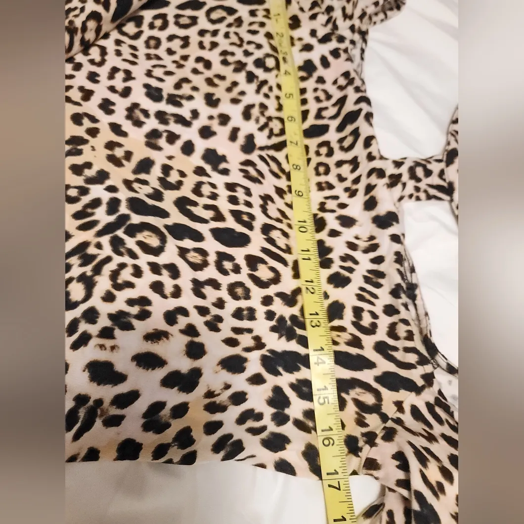 GUESS Women's Long Sleeve Specta Choker Top, Leo camo Natural, Large - Image 9