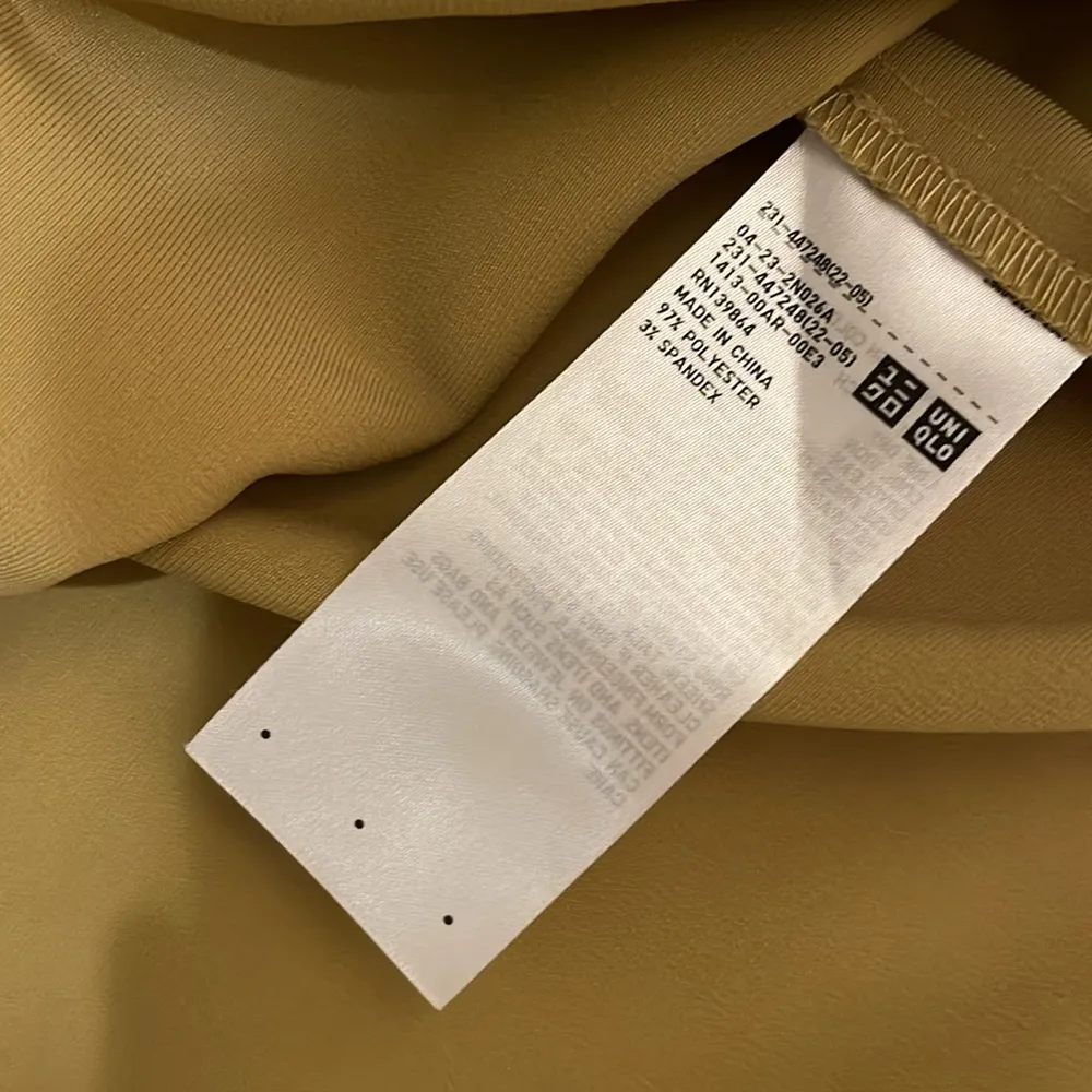 green vneck camisole blouse size med #91 - Image 5