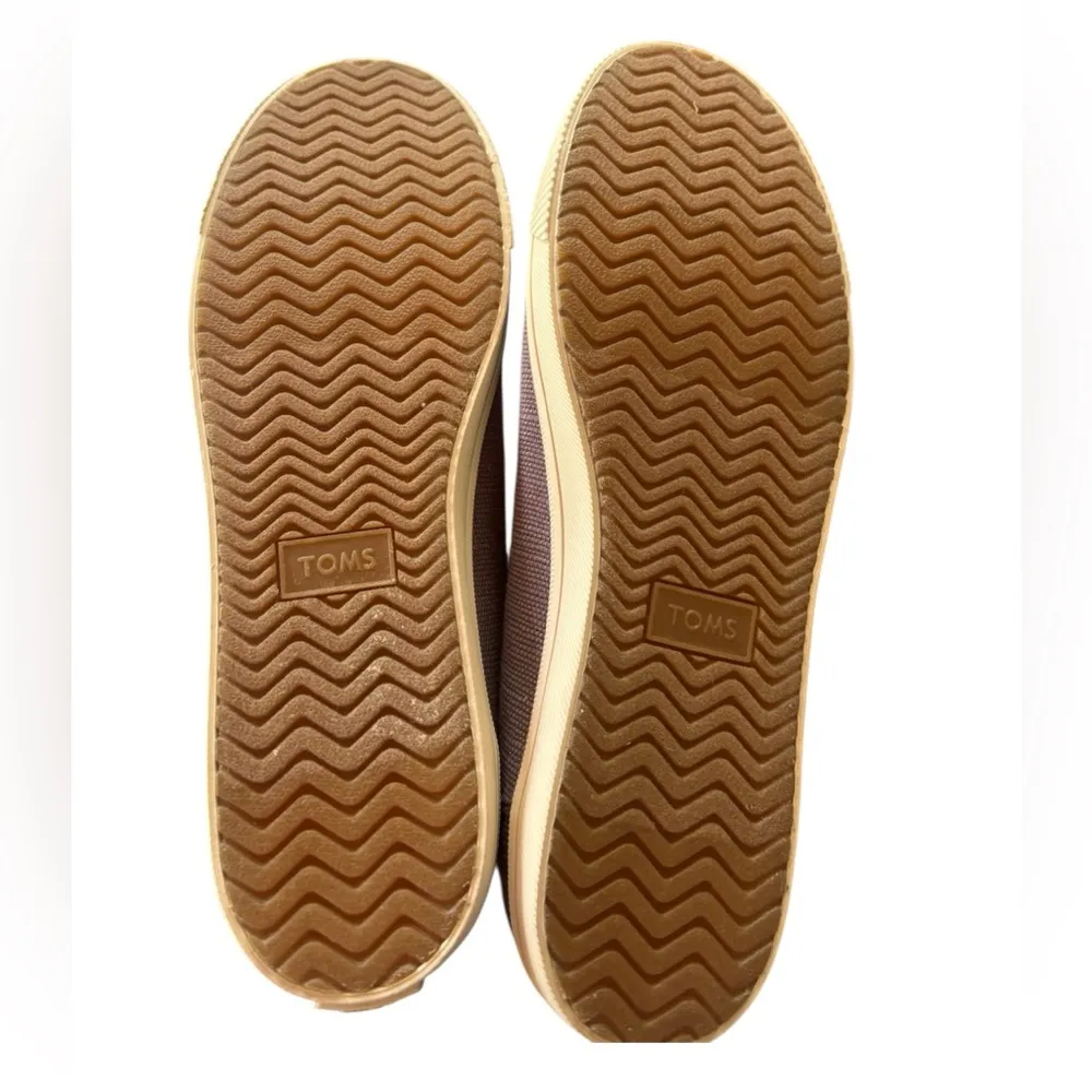 TOMS grey Carmel canvas lace up sneaker size 8.5 NWOT - Image 3