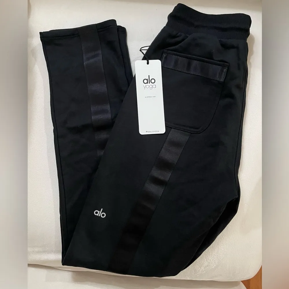 NWT Alo Yoga Nomadic Sweatpants in Black Front & Back Pockets Size S - Image 13