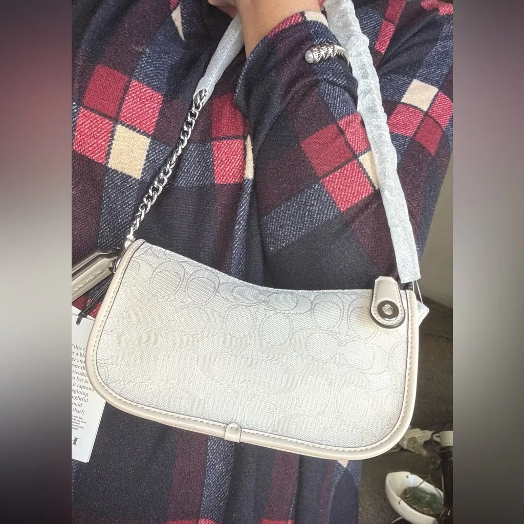 Authentic COACH 1941 Signature jacquard/Glovetanned turnlock zip  Crosby/Clutch - Image 5