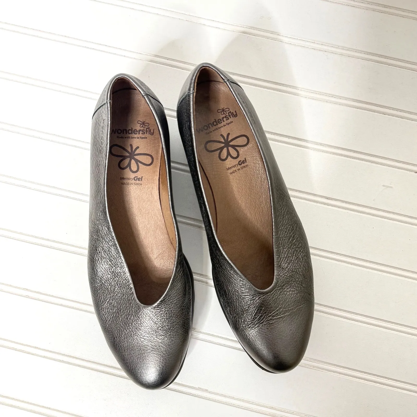 Wondersfly Metallic Pewter Leather Wedge Slip On Shoes Women Size 8.6 Silver - Image 4