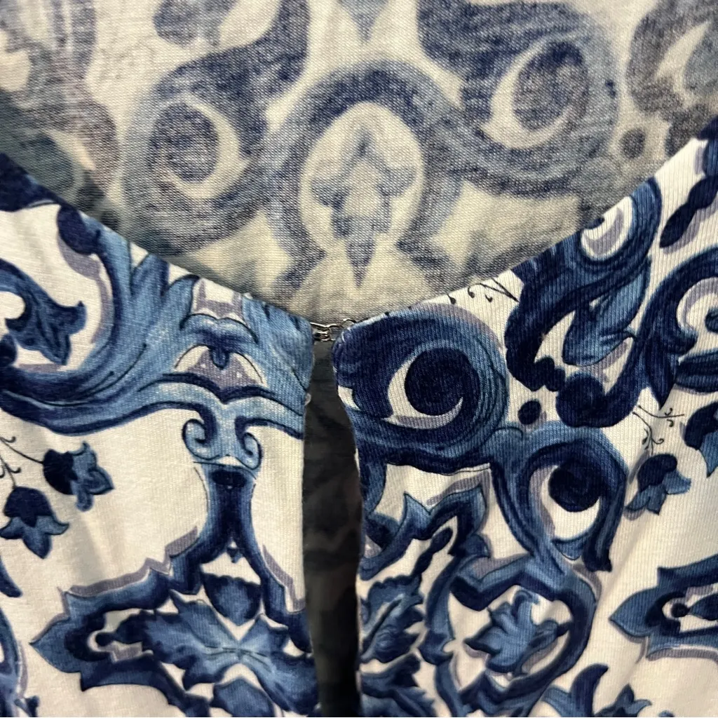 Sunny Leigh Blue White Floral Paisley Crossover Faux‎ Wrap Blouse Keyhole Size M - Image 4