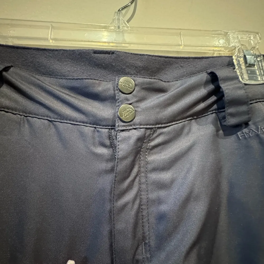 The Northface Women’s Freedom Hyvent Insulated Pants size Medium in Blue/gray - Image 5