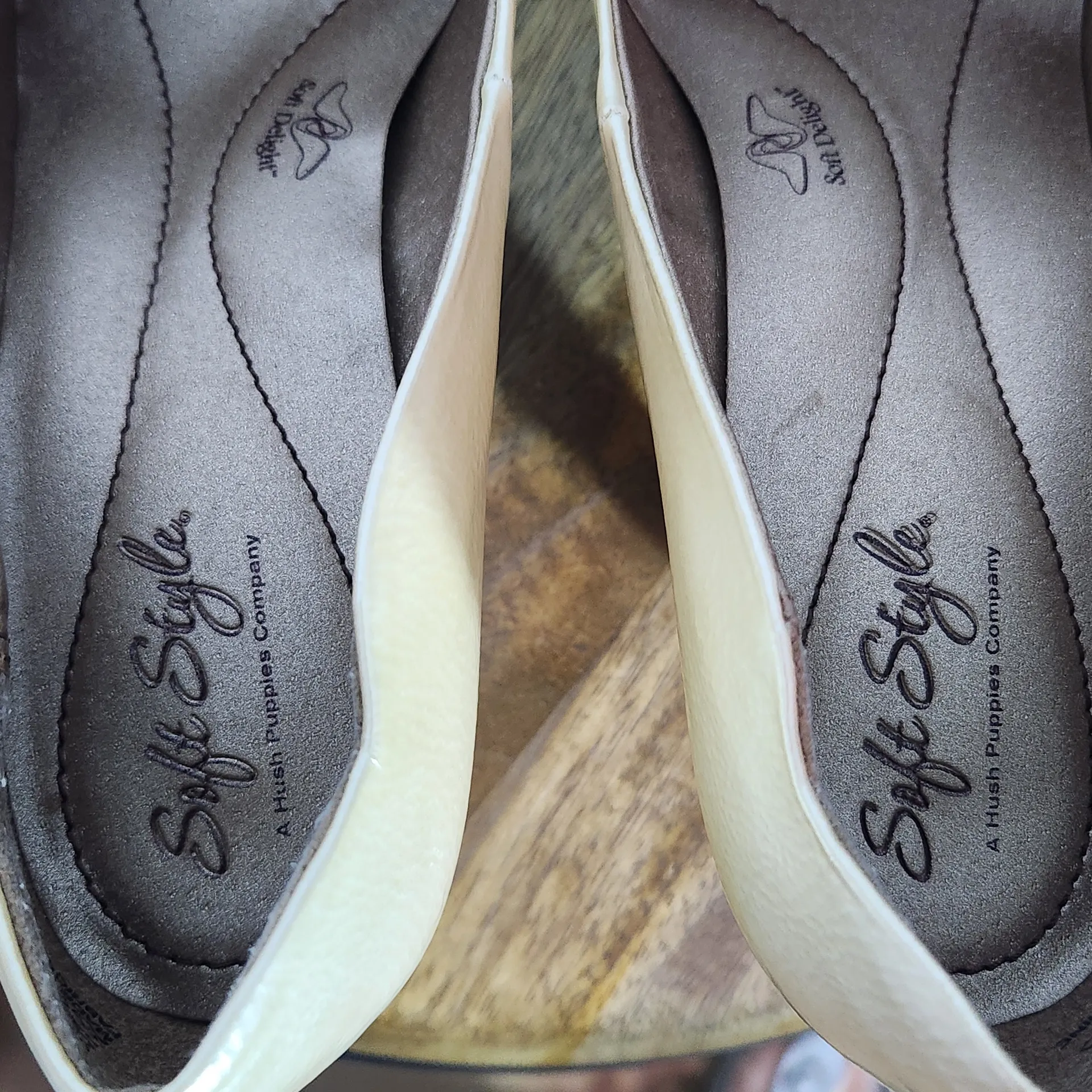 Soft Style by Hush Puppies Cream Heels Size 7.5 Pearl Cream Pumps - Image 6