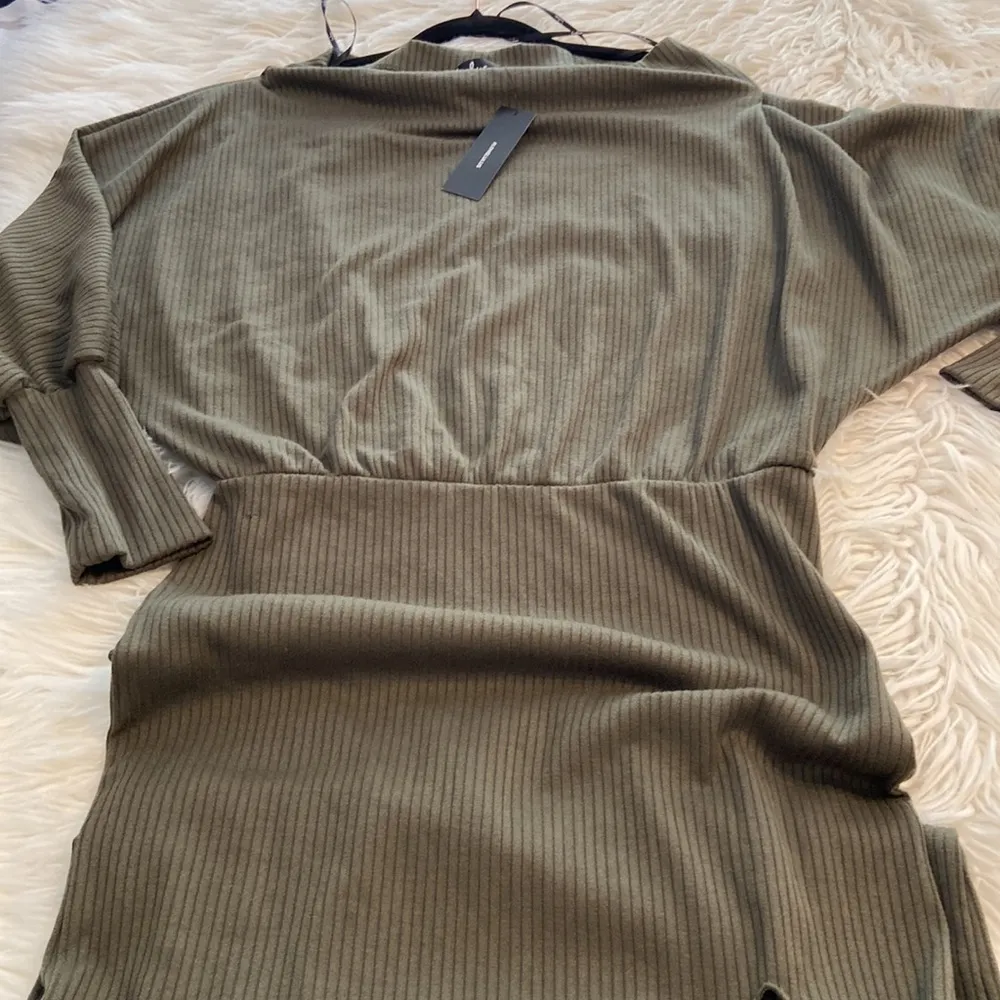 Lulus Maxi Dress size L length 50” color green long sleeves see all photos - Image 10