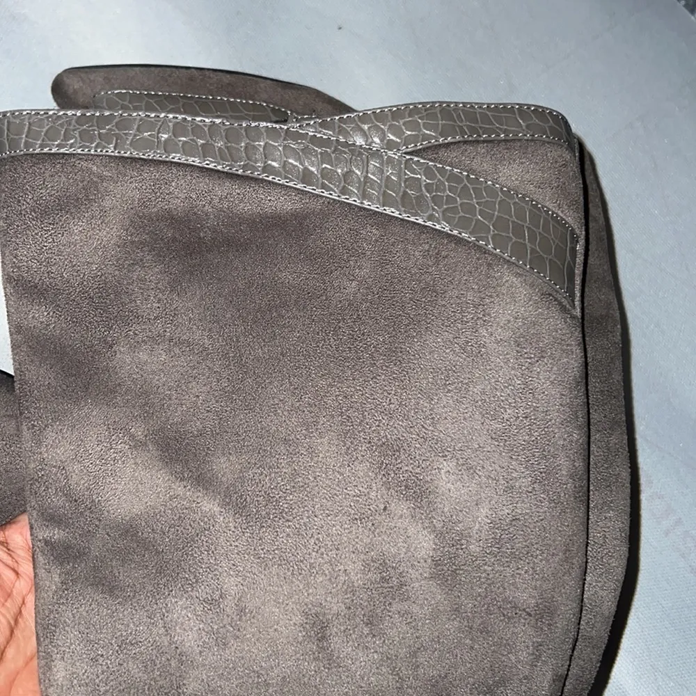 Grace knee high gray side zip heeled boots. Size 9M - Image 9