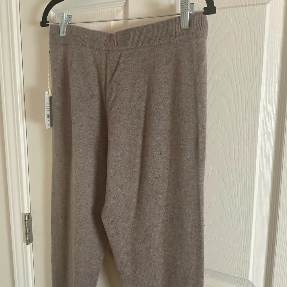 UP West woman’s Cozy Gray Jogger Pants size small - Image 4
