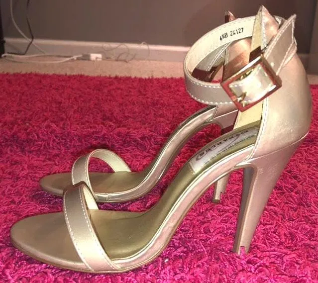 Gold Heels Size 6.5 - Image 2