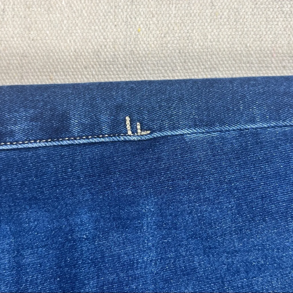 Frame Le Crop Mini Boot Jean with raw hem
Size: 32 - Image 6