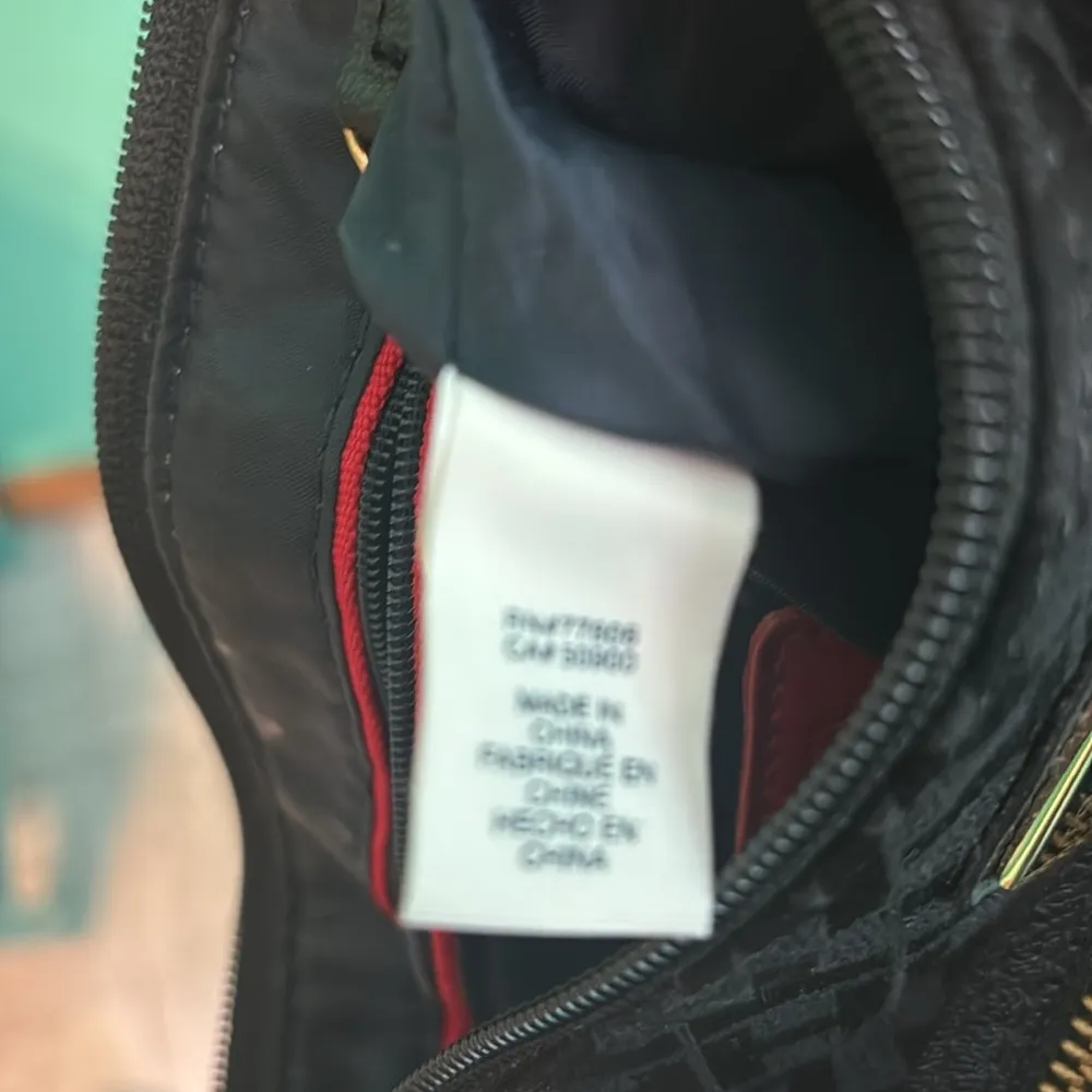 Tommy Hilfiger cross body bag - Image 8