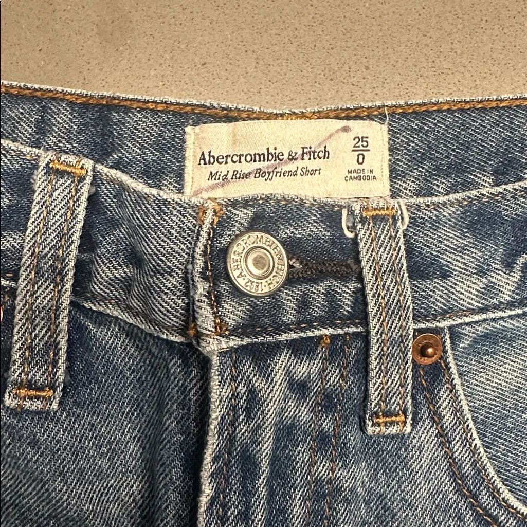 Abercrombie Mid Rise Boyfriend Short - Image 4