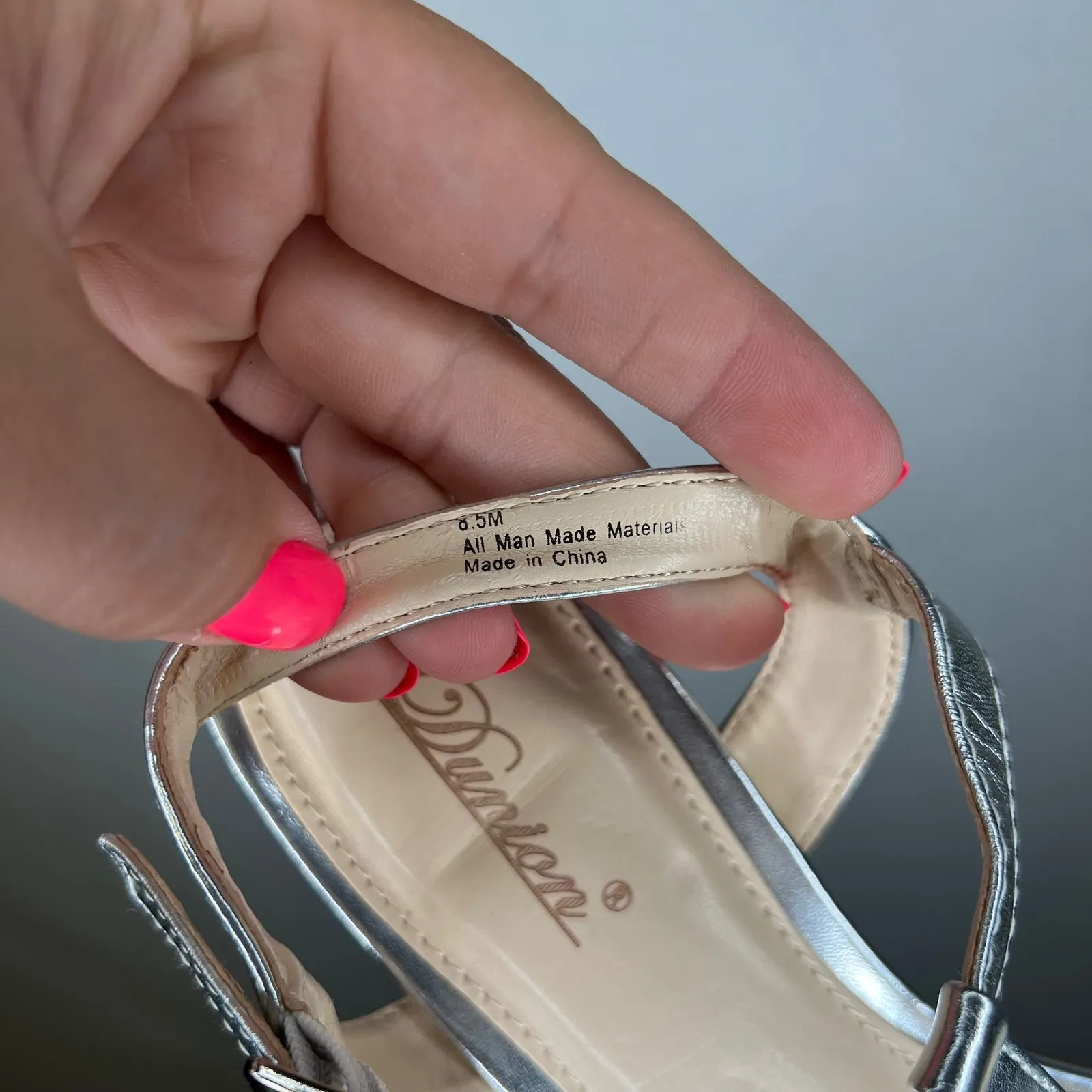 Dunion Silver T Strap Sandals 8.5M Clear Straps Pearl Heel‎ Open Toe Size 8.5 - Image 6