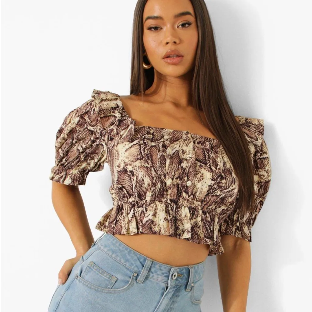 NWT FREE WITH PURCHASE Snake ruffle button up off shoulder crop top - Image 4