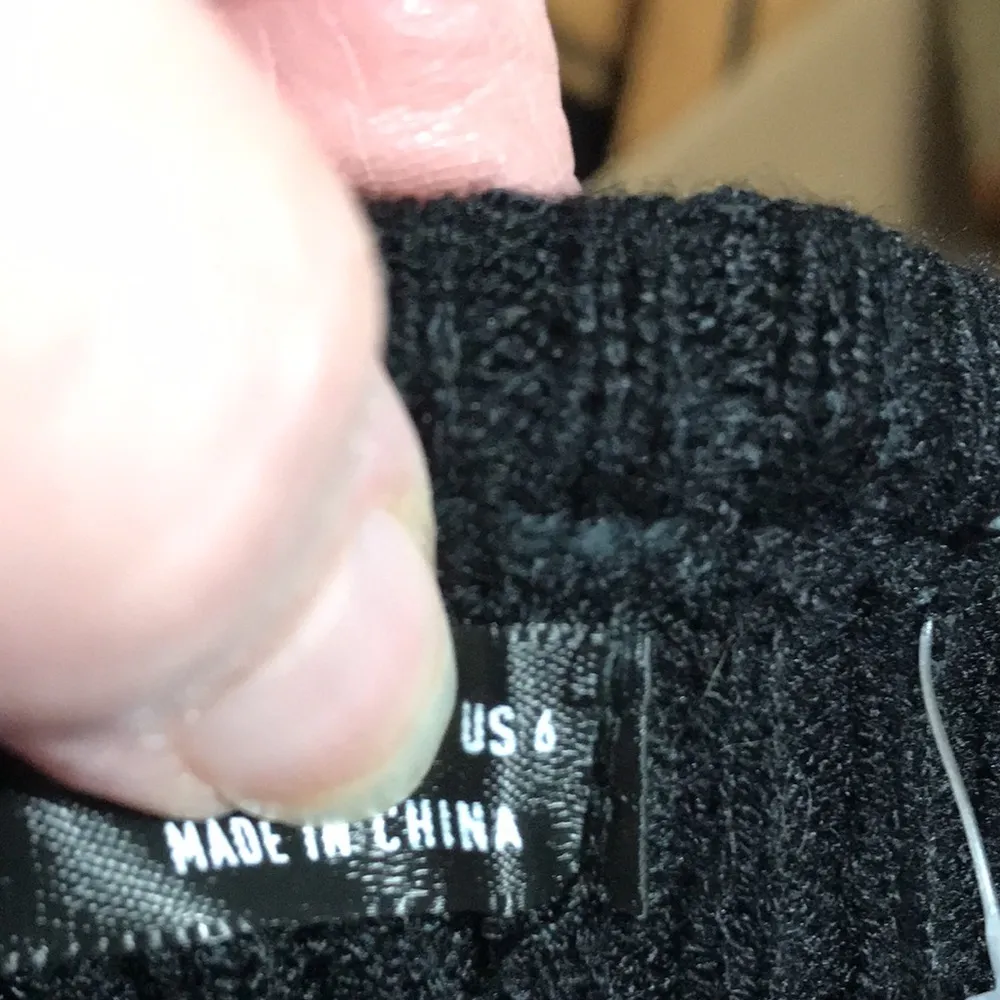 Shein Black Rib Knit Off The Shoulder Sweater Crop Top Ruffle Hem Size 6 - Image 3