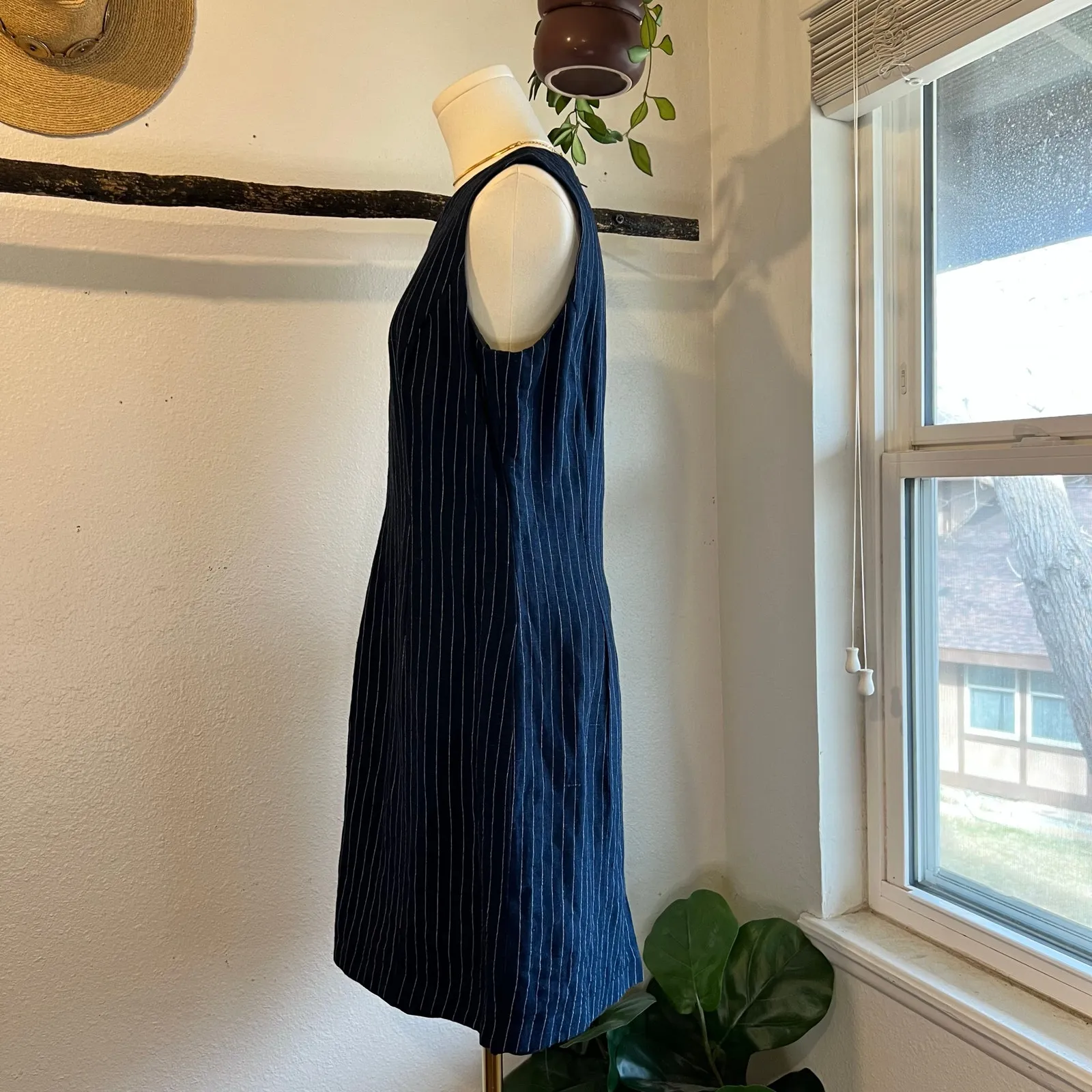 Maggy London 90s Blue Linen Pinstripe V Neck Sleeveless Mini Dress Size 10 - Image 3