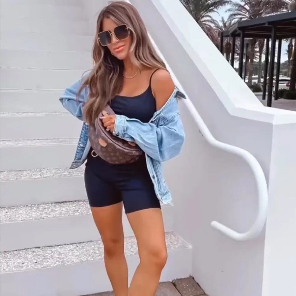 Aritzia Wilfred Free Divinity 7" Romper Black - Image 3