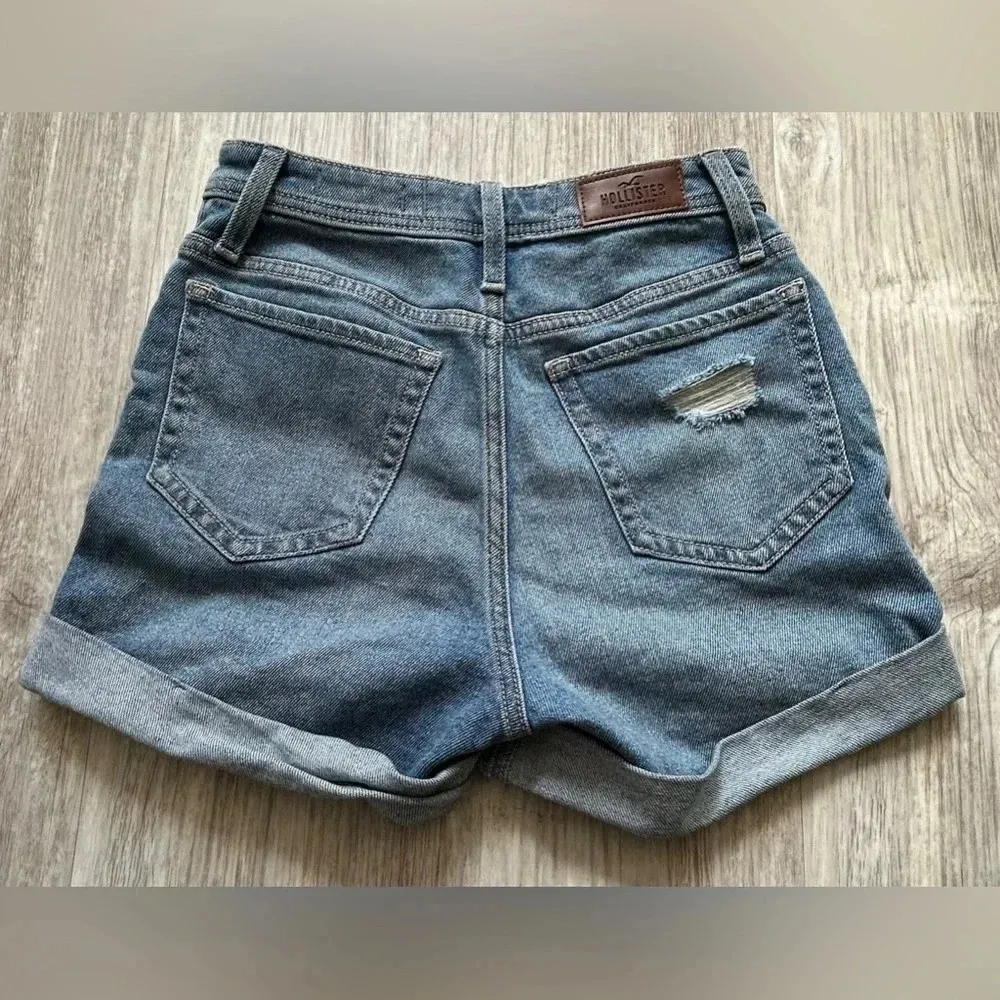 Hollister  | Ultra High Rise Mom Distressed Denim Jean Cutoff Shorts | 00 W23 - Image 2