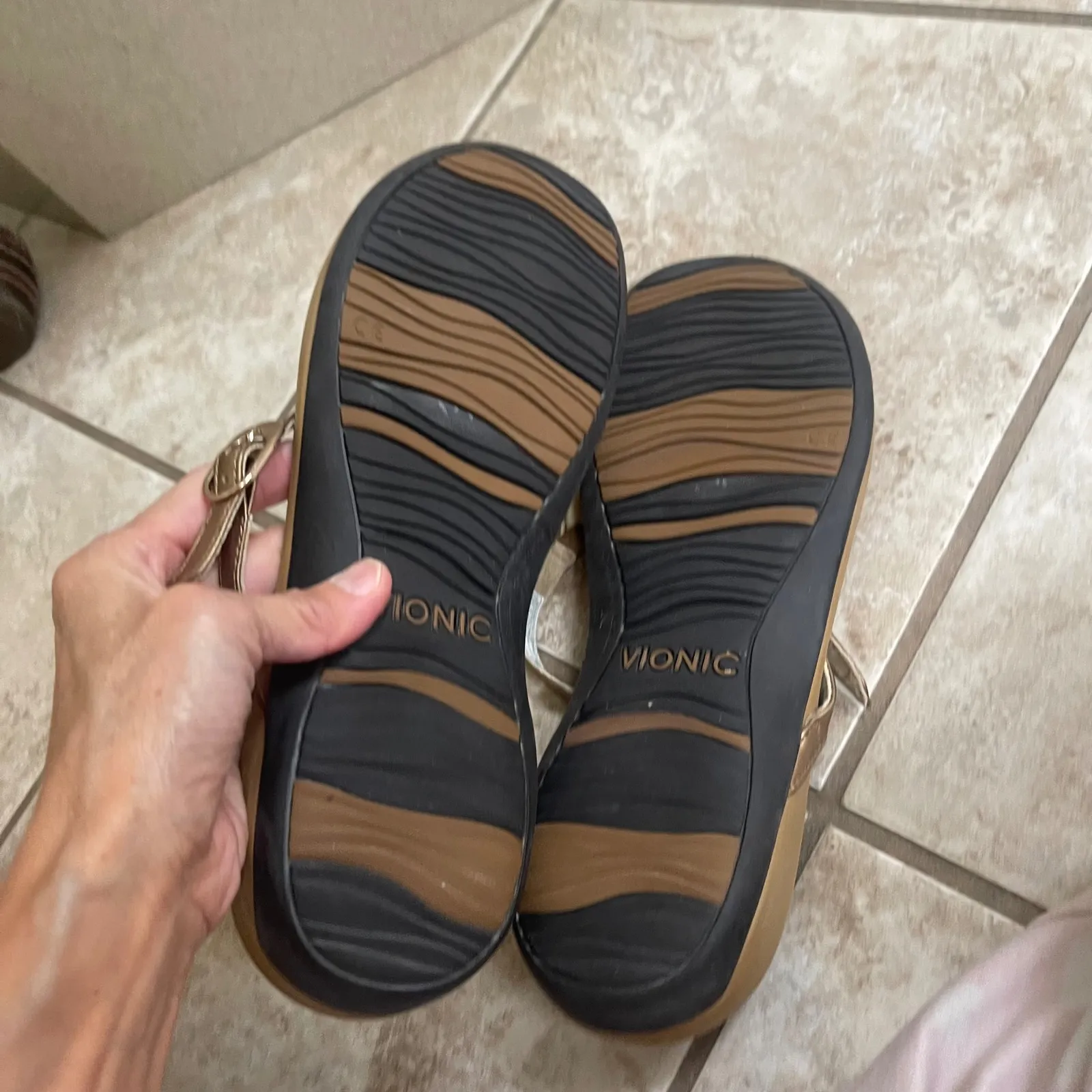 Vionic Orthoheel Bronze Metallic Circle‎ Accent Buckle Thong Sandals Size 10 - Image 7