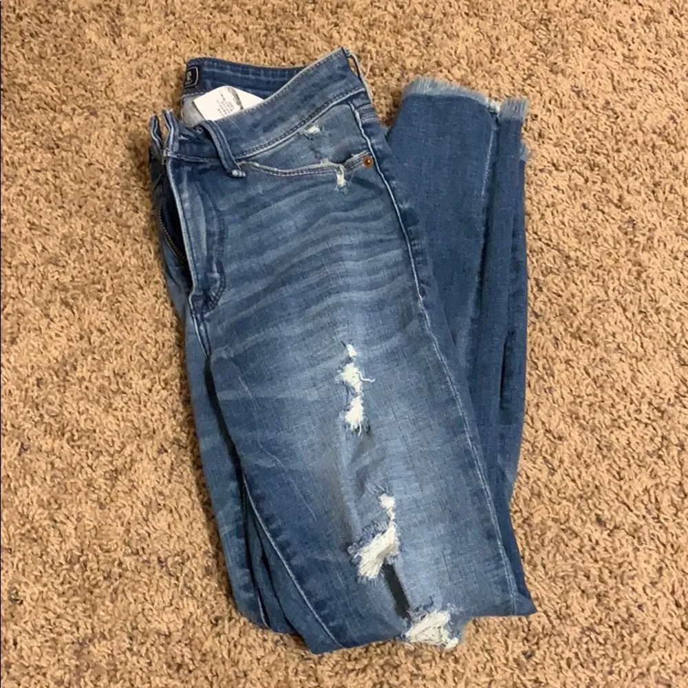 NEVER BEEN WORN- Abercrombie jeans - Image 4