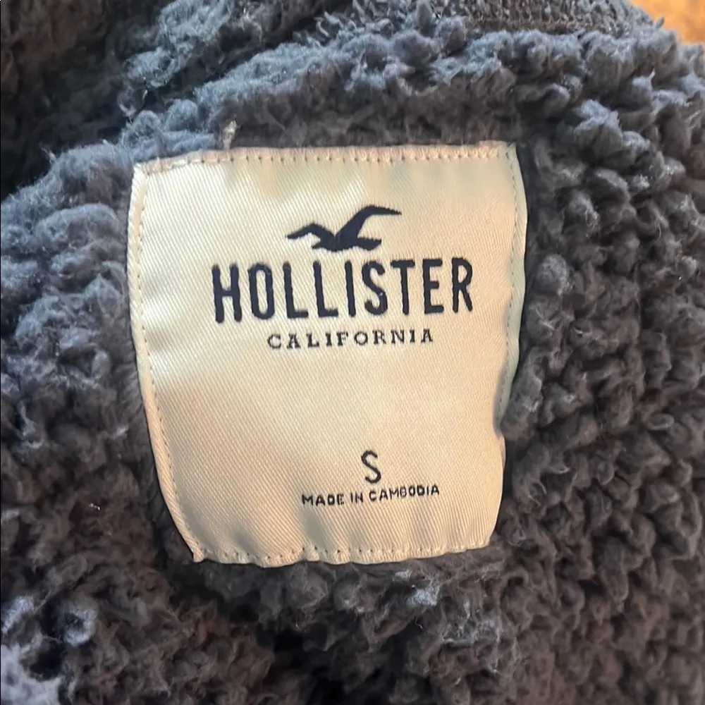 Hollister  Navy Teddy Jacket Plush Cropped Style - Image 2