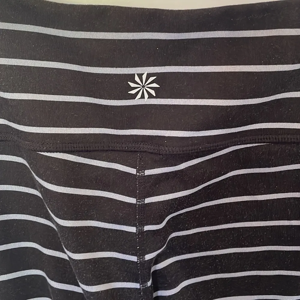 Athleta Chaturanga Ankle Leggings Small - Image 4