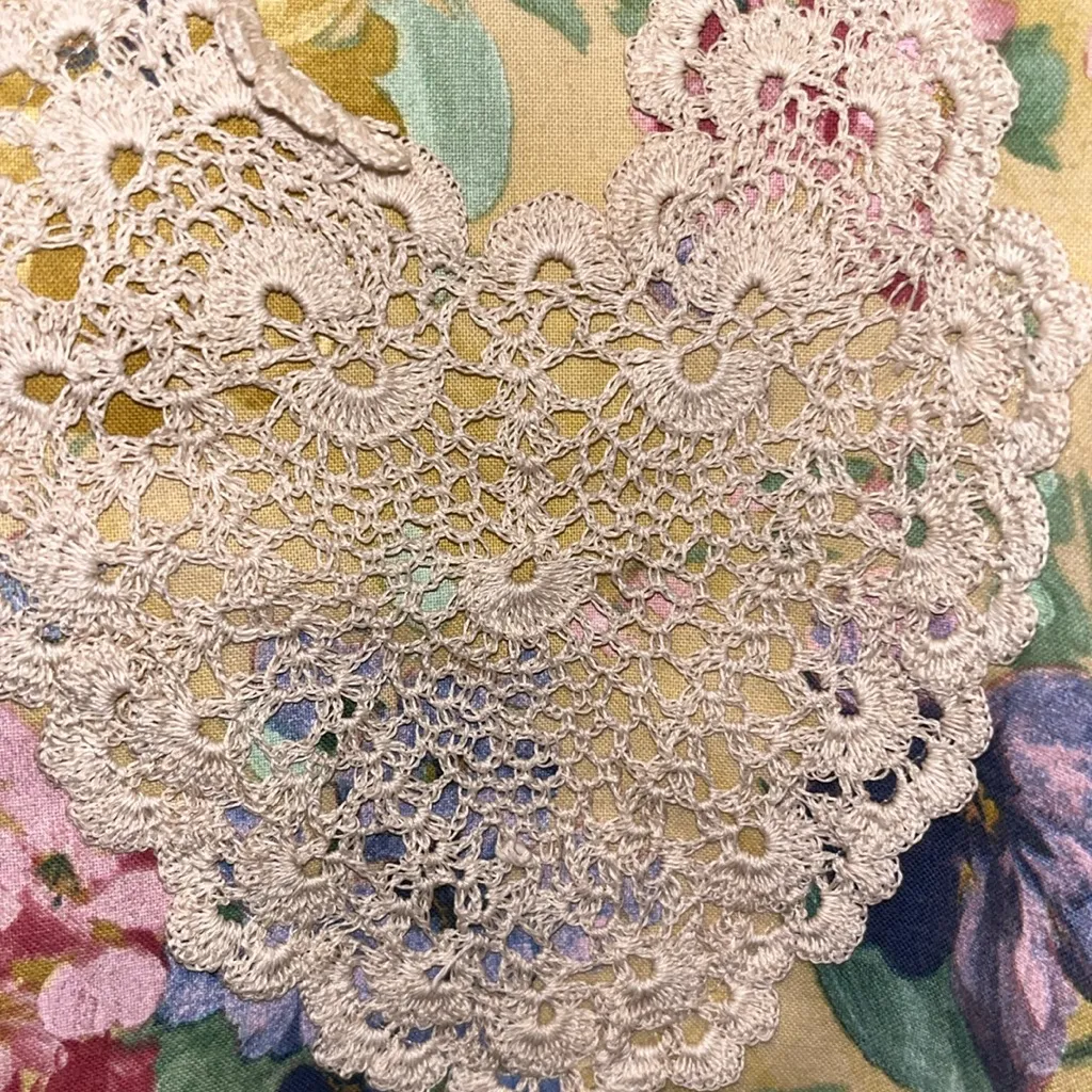 Vintage Floral Vest Lace Embellished Crochet Heart Yellow Size XL - Image 8