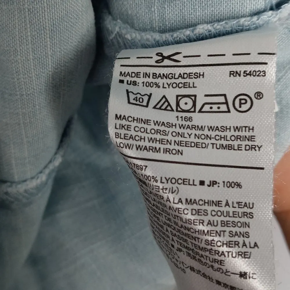 Banana Republic blue chambray top size medium - Image 5