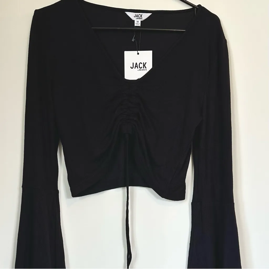 NWT Jack by BB Dakota Leia Black Flounce Sleeve Crop Top - Size: Medium - Image 3