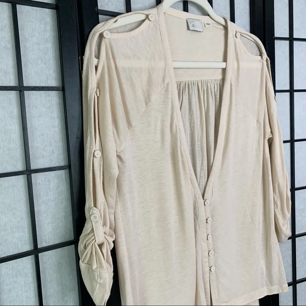 Anthropologie Cut Out Cold Shoulders V-Neck 3/4 Sleeve Shirt Top Beige Small - Image 4