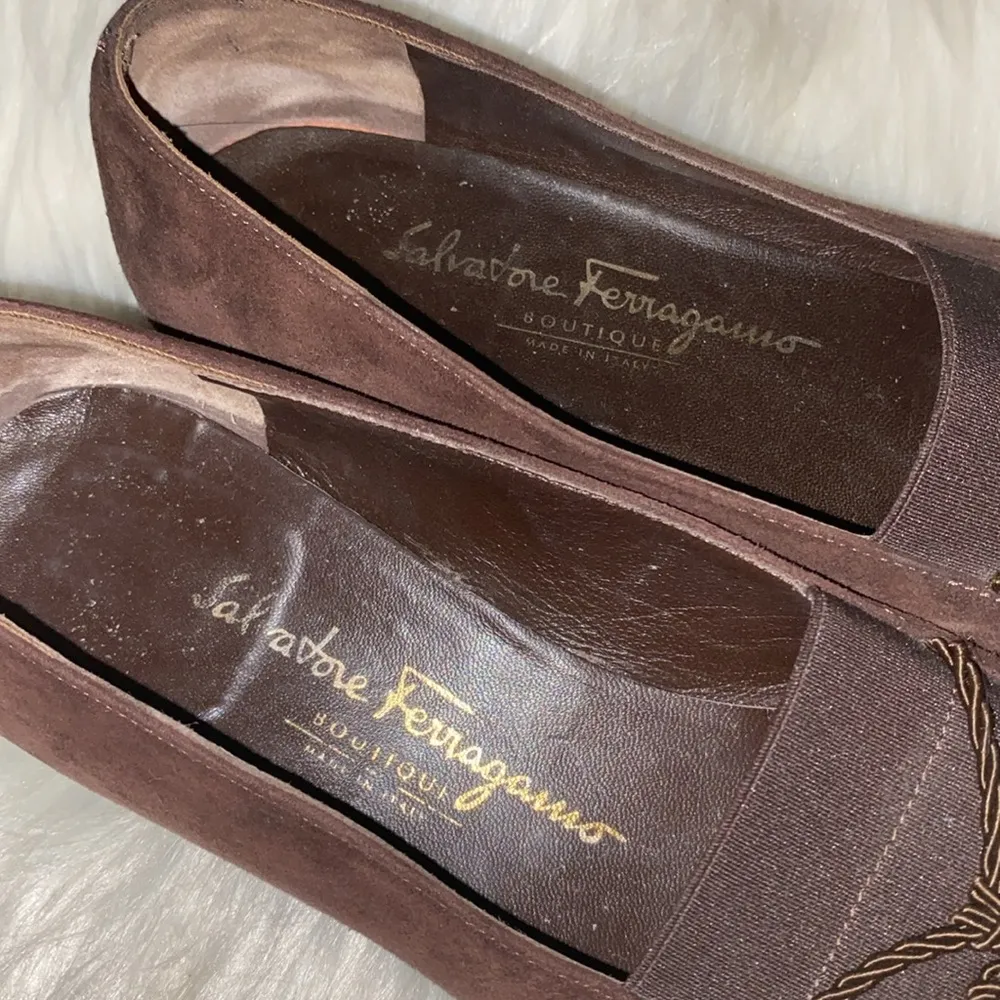 Salvatore Ferragamo Shoes Women’s Size 8.5 B Suede Tassel Loafer Heels Pumps - Image 4