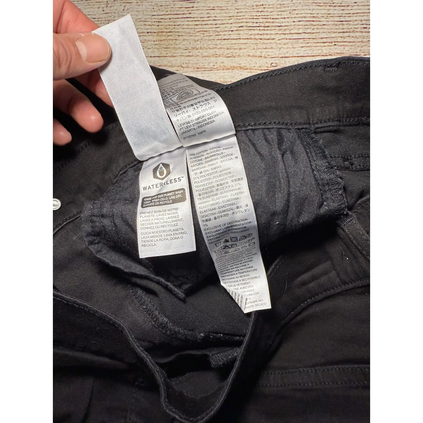 Levi's 720 High Rise Super Skinny Stretch Black Jeans Womens 29 Distressed Denim - Image 4