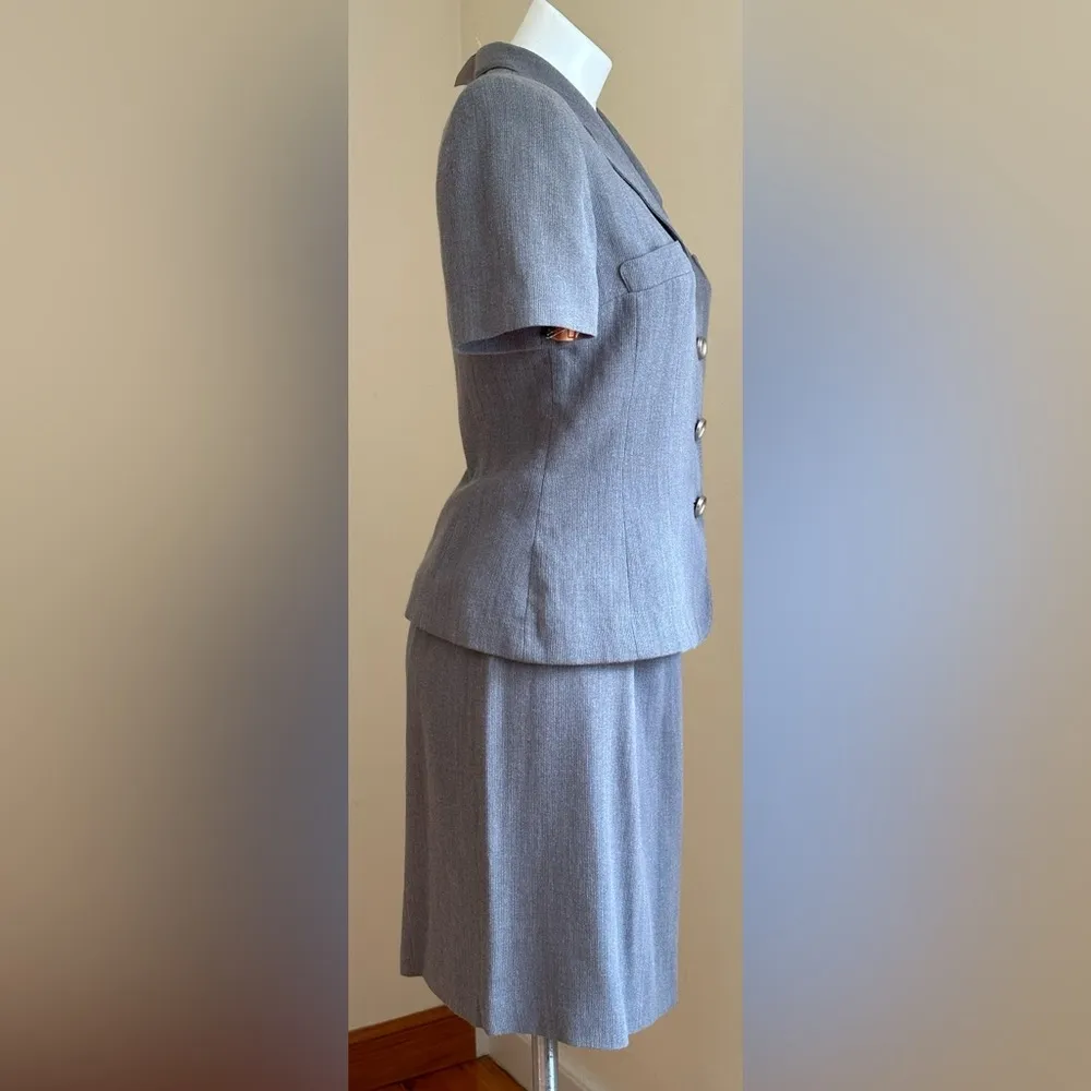 Liz Claiborne Petite Collection Gray Skirt Top Set.Top Short Sleeves  Sz 10P - Image 6