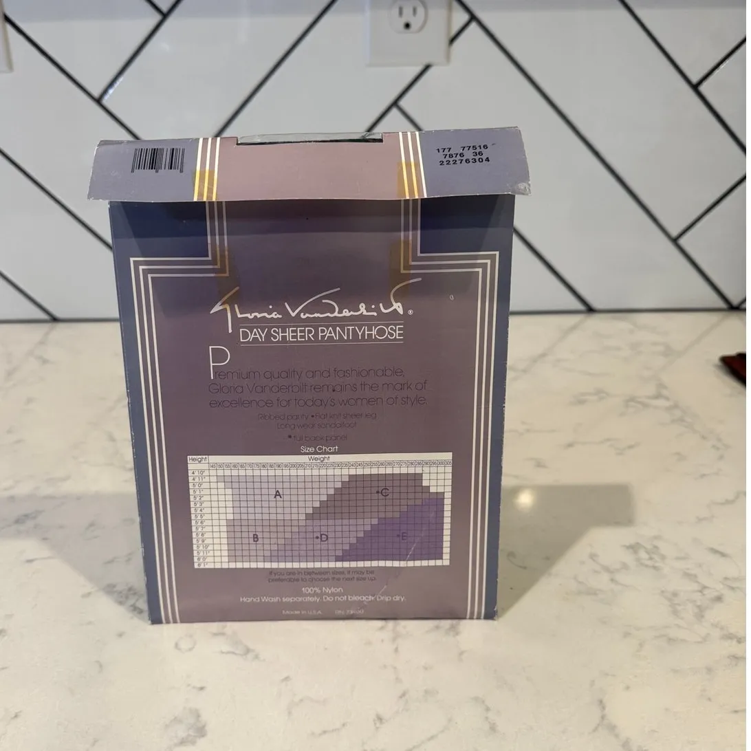 Vintage 80s Gloria Vanderbilt day sheer pantyhose hunter green size A academia - Image 4