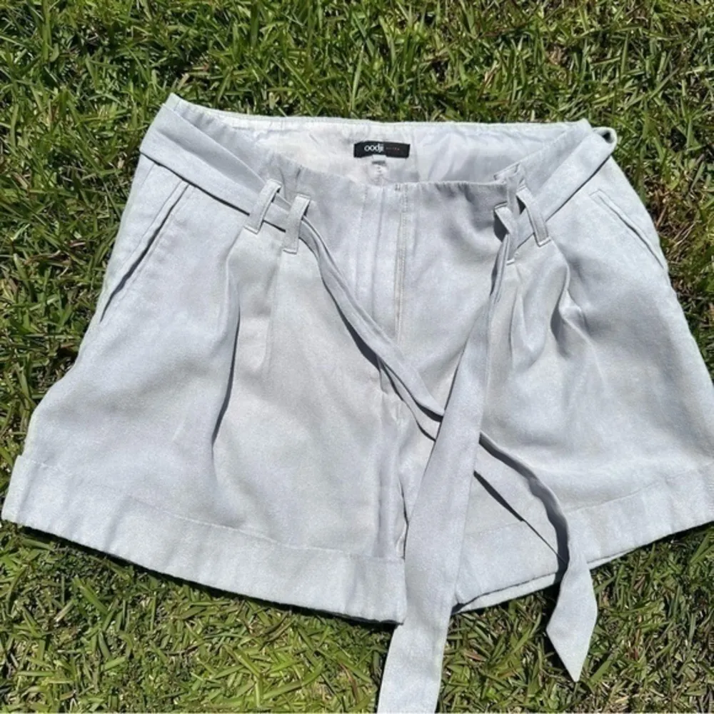 Women’s Oodji gray suede high waist shorts with material belt size xs / small - Image 3