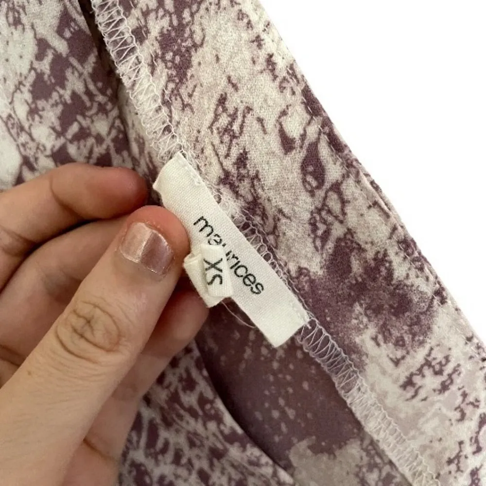 Maurices purple and white lightweight v-neck summer top geometric design - Image 3