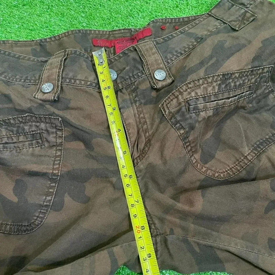 Vintage Y2K fire jeans Leila‎ Women's Size 7 Camo Gauchos Camo Capri Low Rise Green - Image 3