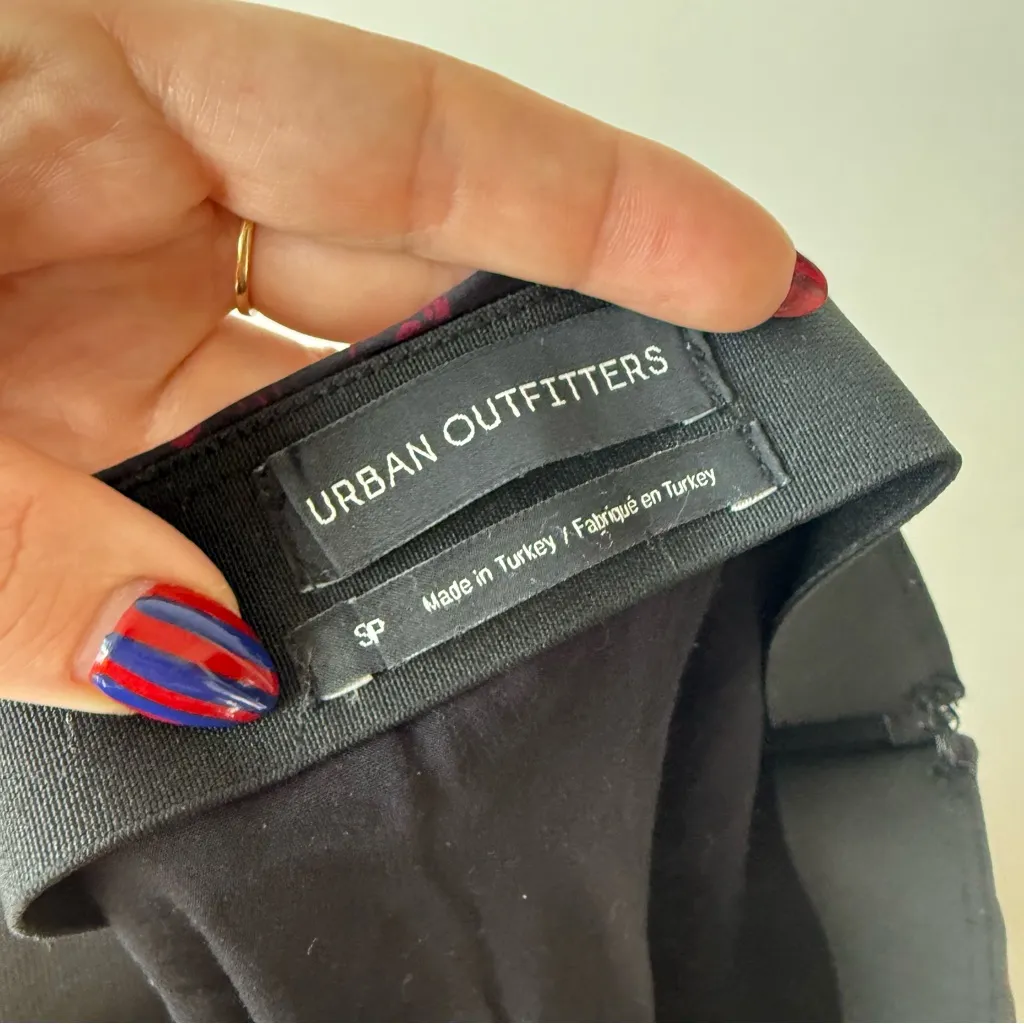 Urban Outfitters Rosa Black & Burgundy Floral Satin Mini Skirt S - Image 4