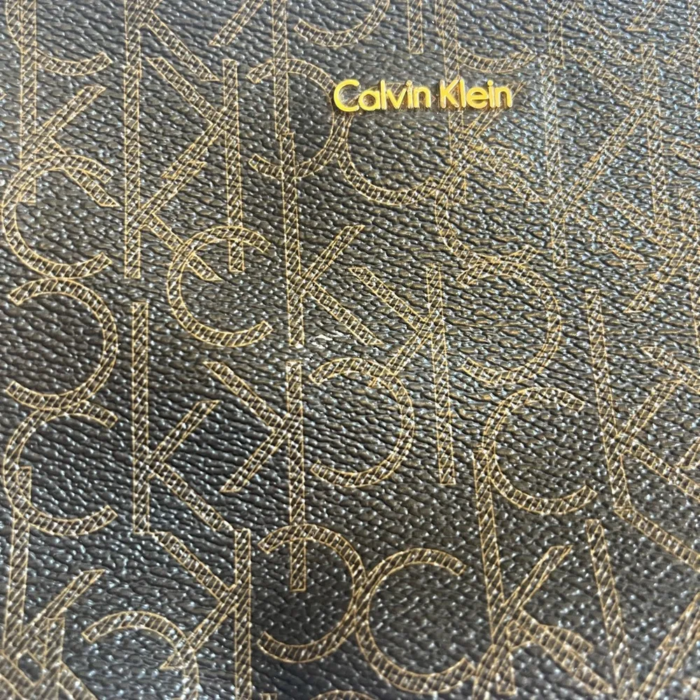Calvin Klein  Purse! - Image 3