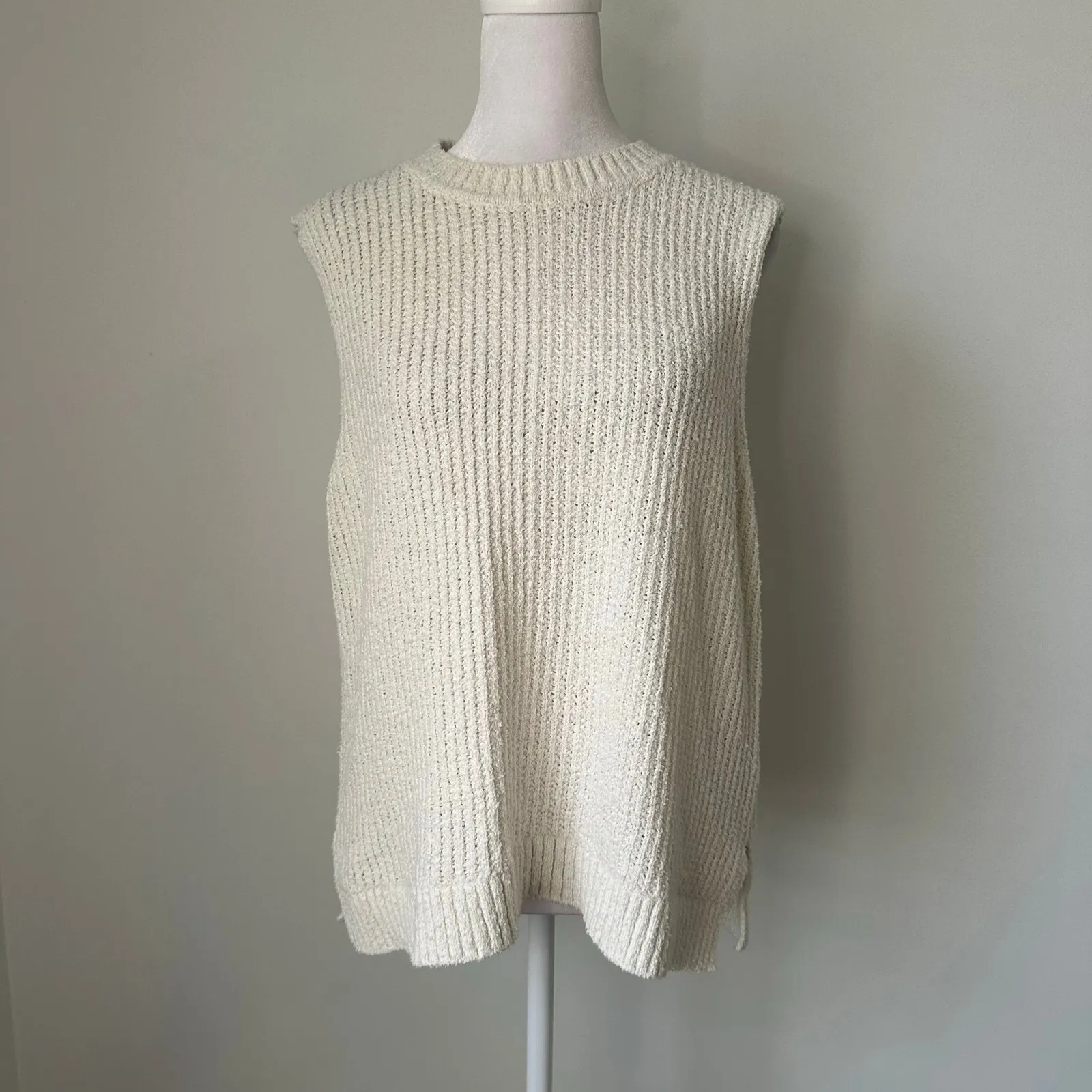 Abercrombie & Fitch white knit sleeveless sweater vest size L - Image 2