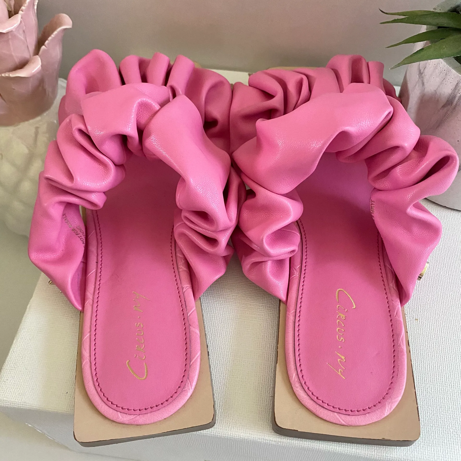 NEW Sam Edelman Iggy Slides - Image 5