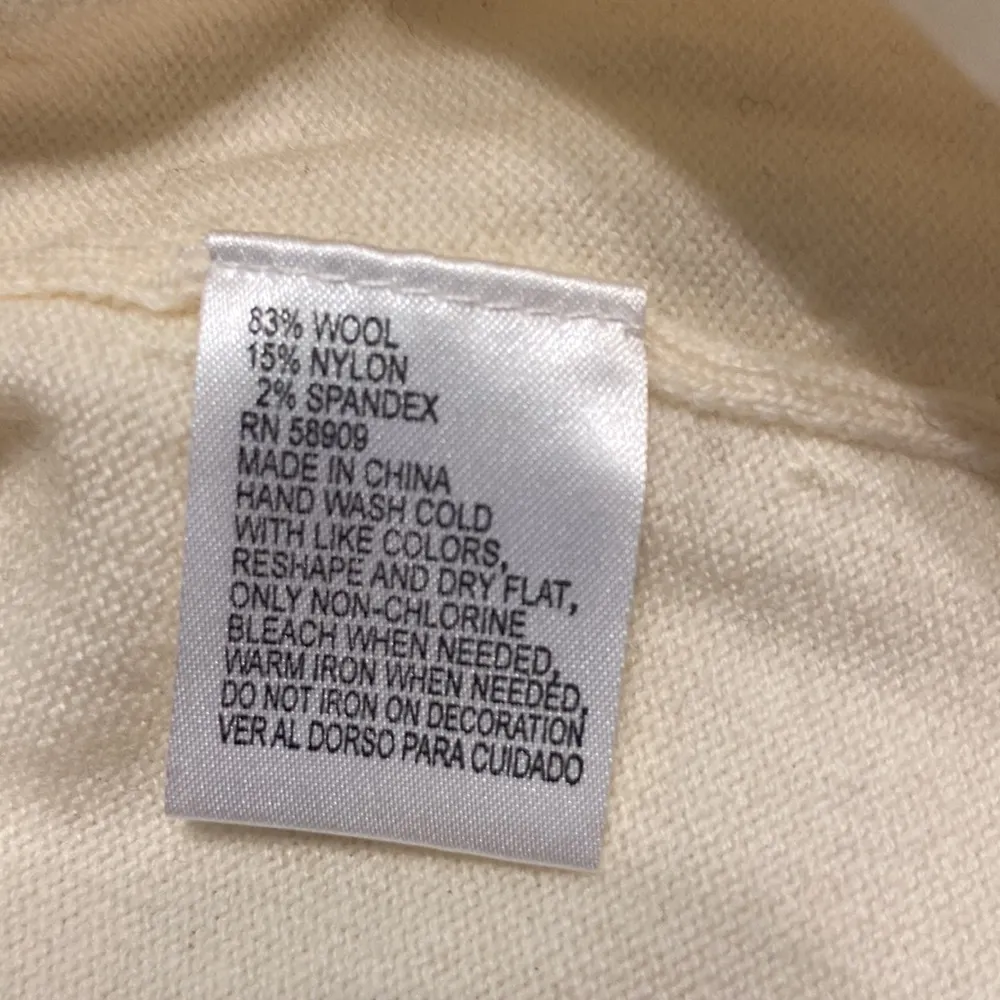 Antonio Melani Short Sleeve Shirt size M length 23” bust 34” color Ivory - Image 9