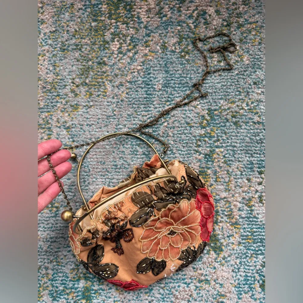 Vintage floral beaded boho shell frame chain strap purse Tan - Image 3