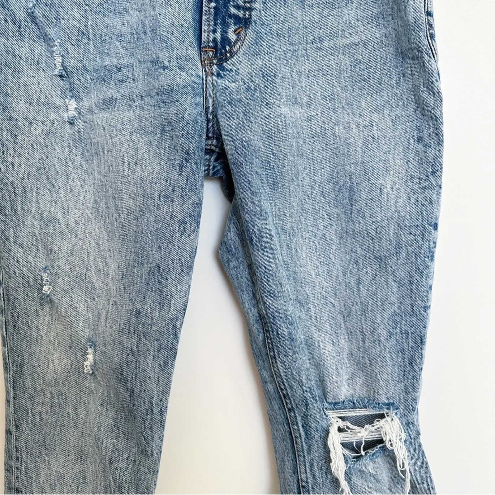 Abercrombie & Fitch 90s Skinny High Rise Distressed Jeans - Image 7