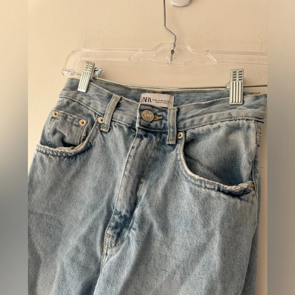 Baggy Straight Leg Light Wash Jeans High Waisted - Image 3