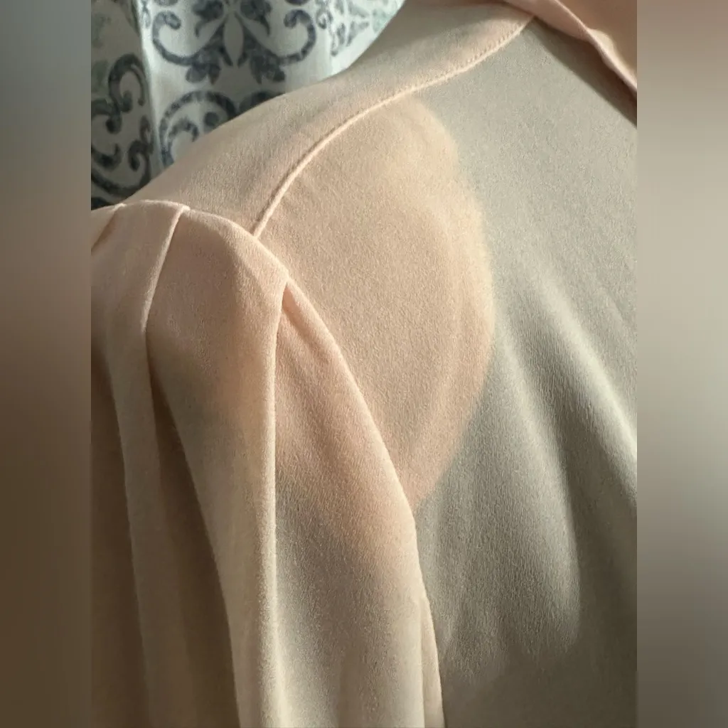 Size 10 vintage pink pleated front blouse with detachable pearl collar area - Image 7