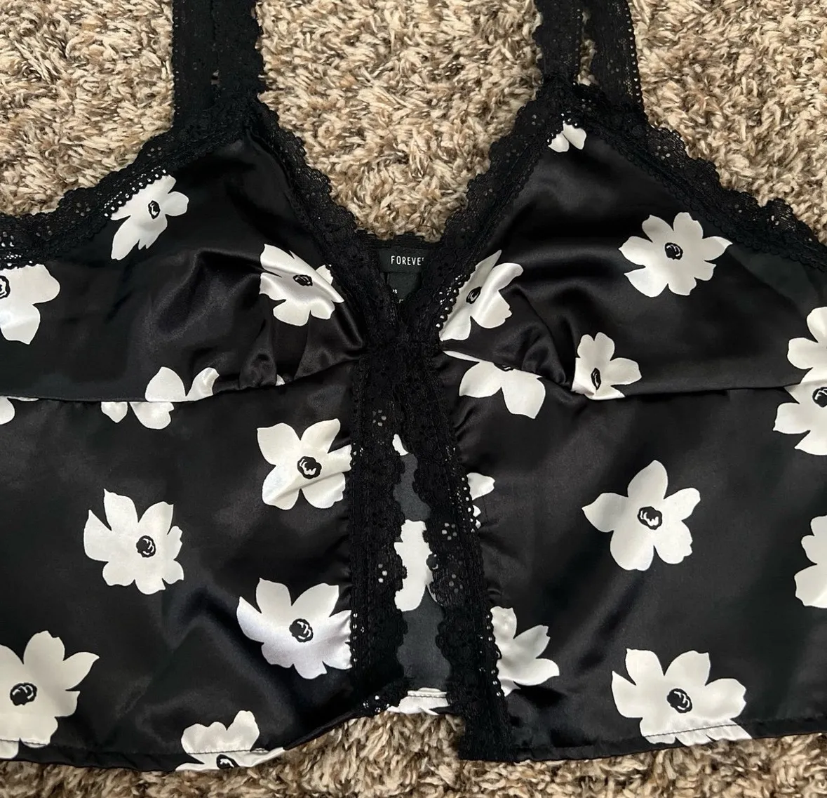 Black & White Floral Print Crop Top - Image 3