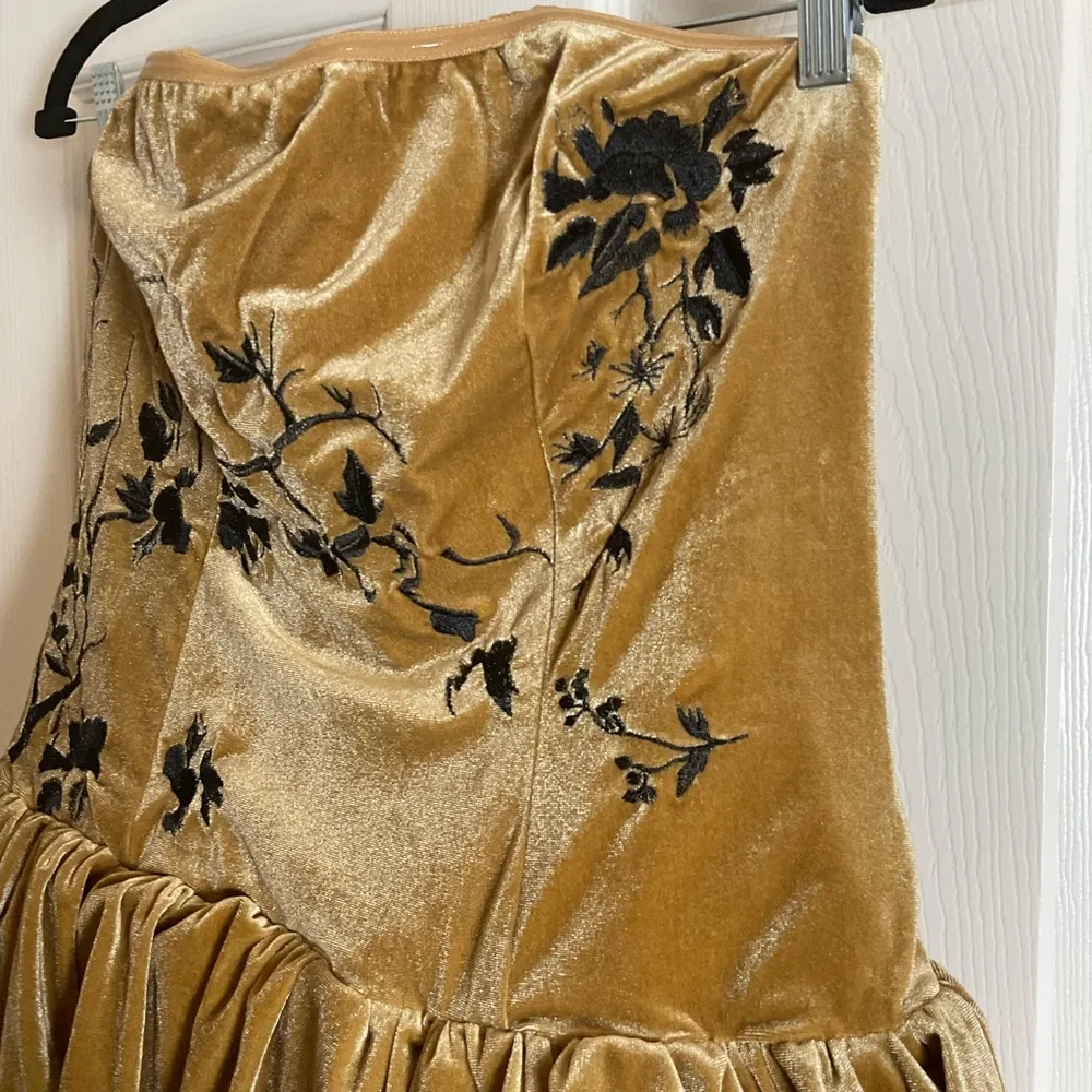 PrettyLittleThing golden Olive velvet embroidered detail puffball dress size 10 - Image 4