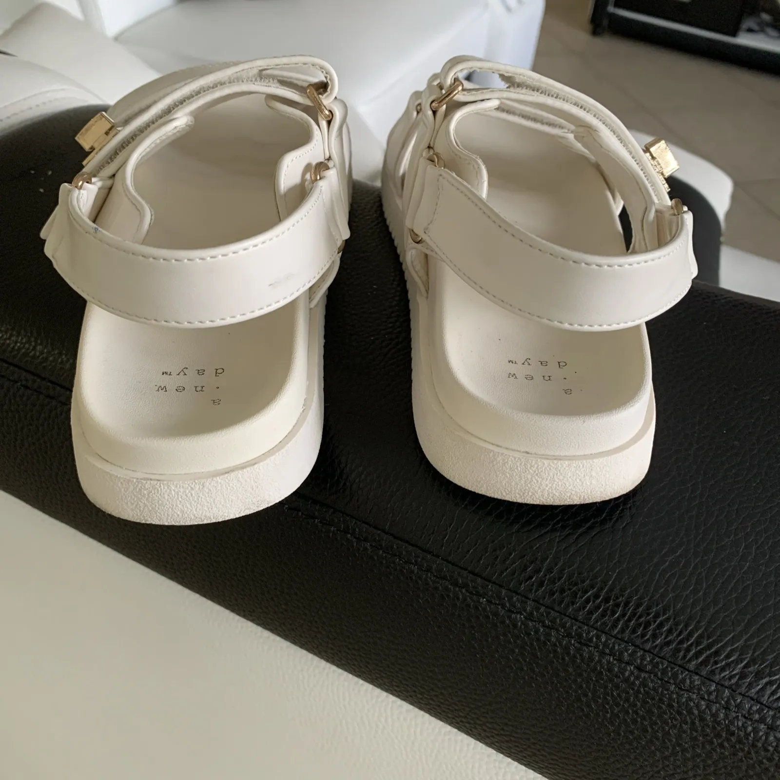 A New Day Sandals Womens 8 Jonie Slingback White Faux Leather Casual - Image 3